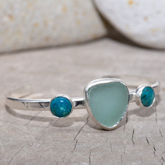 Sea glass cuff bracelet in a hand crafted sterling silver setting (B878)
