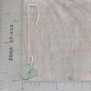 Sea glass threader earrings in sterling silver. (E598)