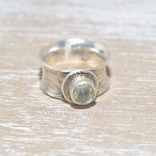 Load image into Gallery viewer, Sterling silver ring with a green amethyst (R639)
