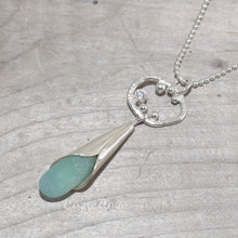 Load image into Gallery viewer, Sea glass drop necklace in sterling silver. (N641)
