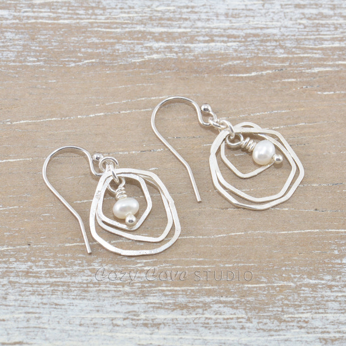 Dangle earrings with cultured pearls in sterling silver.