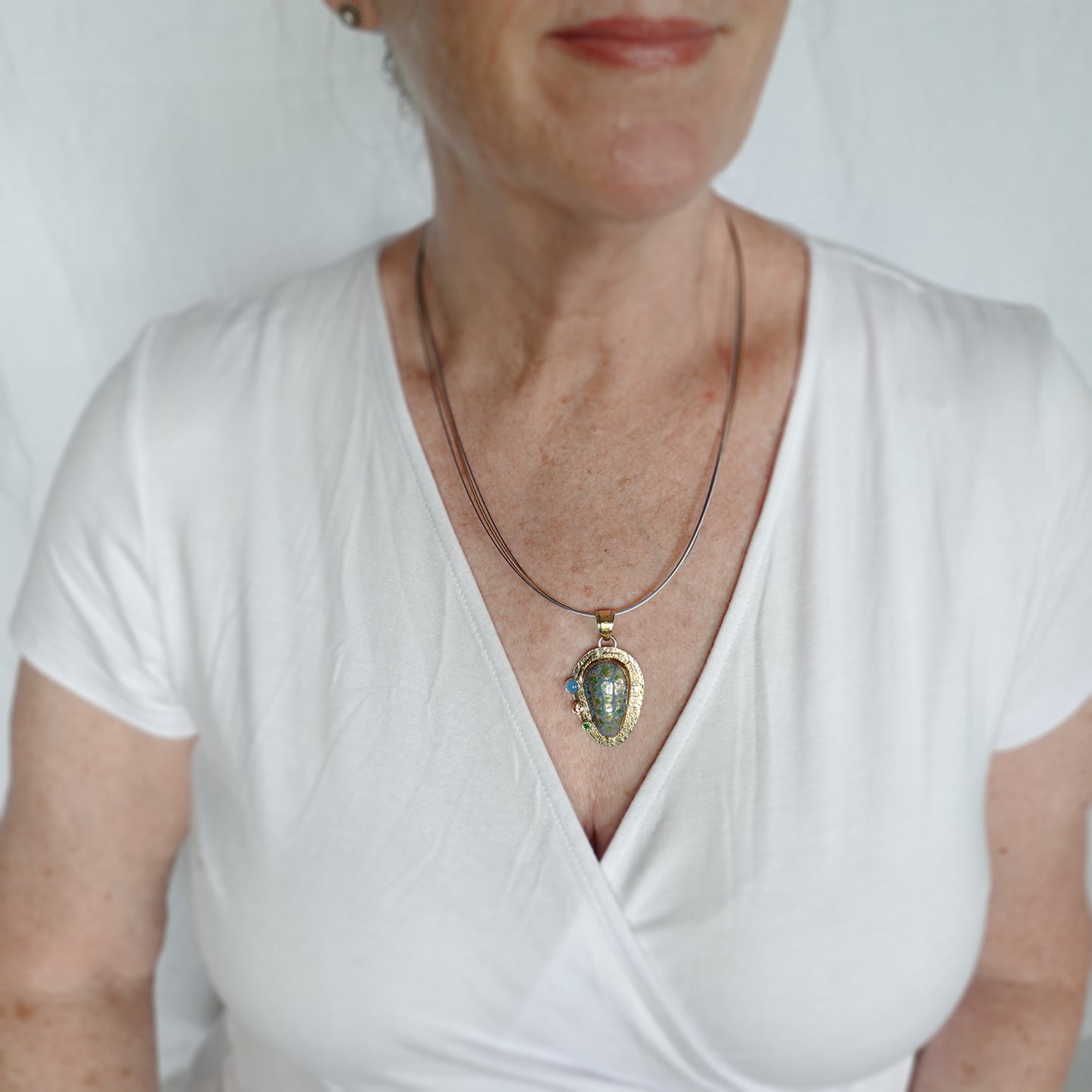Pendant necklace with vitreous enamel cabochon in a setting of sterling silver and 14K gold fill (N657)