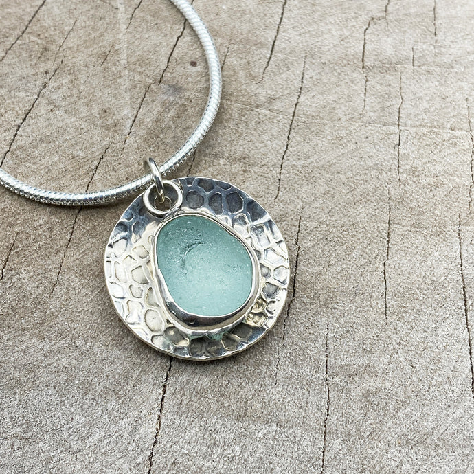 Sea glass pendant necklace in sterling silver. (N828)